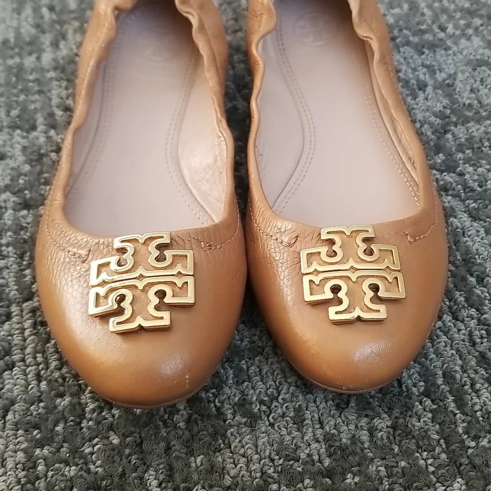 TORY BURCH tan leather ballet flats pebbled